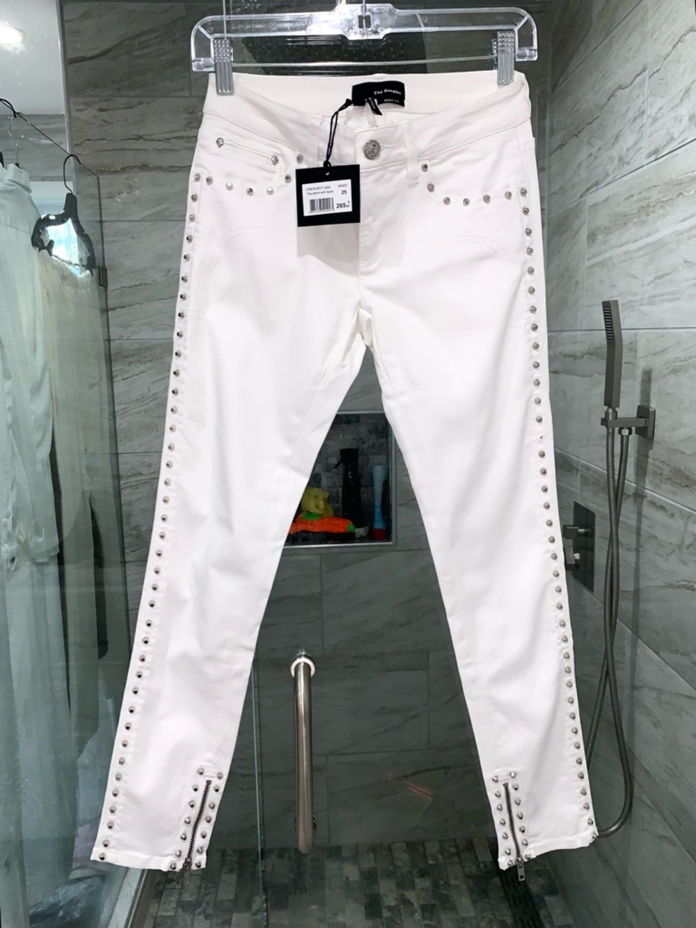 The KOOPLES $265 White Slim Jeans With Studs, Size 25
